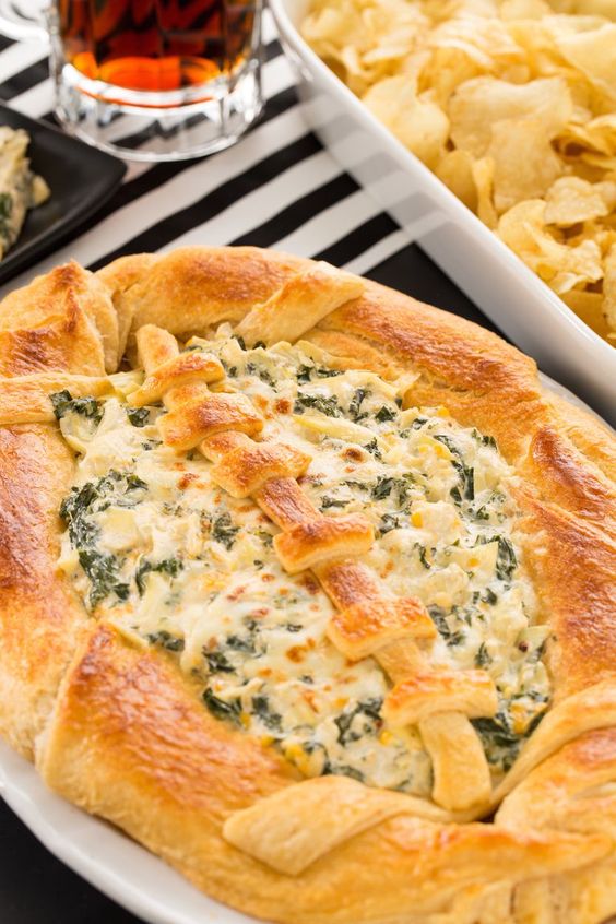 This Super Bread Bowl Dip Will Totally Score You All The Points