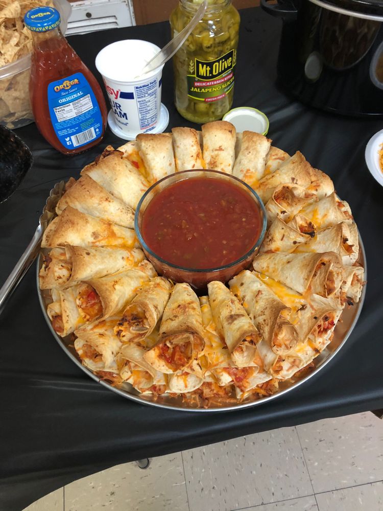 Blooming Quesadilla Ring - Here's what you need: cooked and shredded chicken, onion, red bell pepper, jalapeño, taco sauce, taco-size tortillas, shredded cheddar cheese, shredded monterey jack cheese