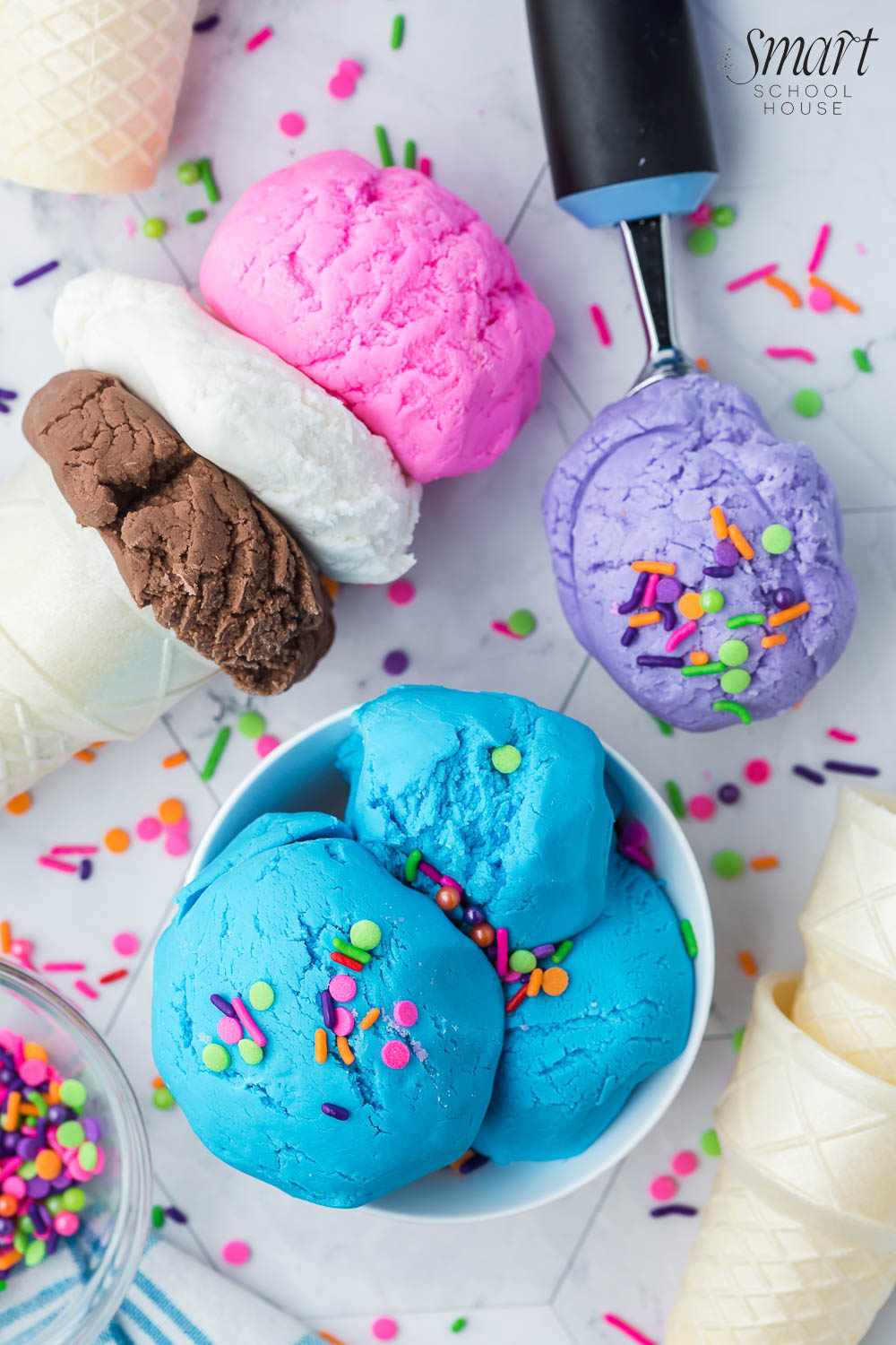 2-Ingredient Ice Cream Play Dough is edible, it's soft, and it looks and moves EXACTLY like ice cream! Make it any color with frosting!
