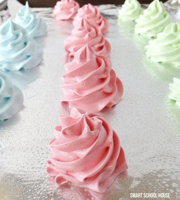 Do you love meringue cookies? If you do, you have to try these meringue cookies that are flavored with Kool-Aid.