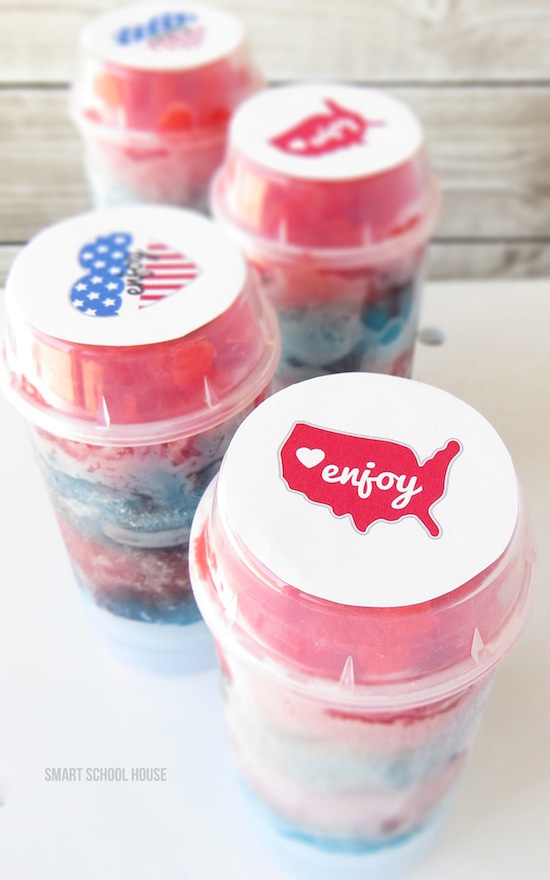 How to make SIMPLE red and blue layered popsicles with these free 4th of July printables 