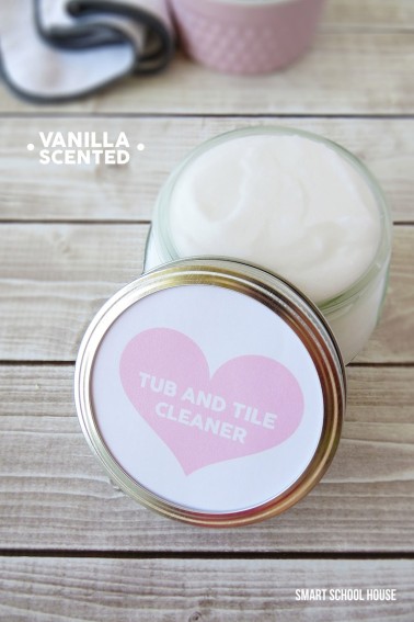 Tub and Tile Cleaner. A homemade cleaner that is scented like vanilla plus a free label to print out.