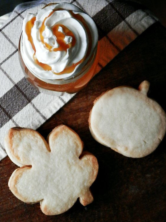 Spiced Caramel Apple Cider & Classic Shortbread Cookies