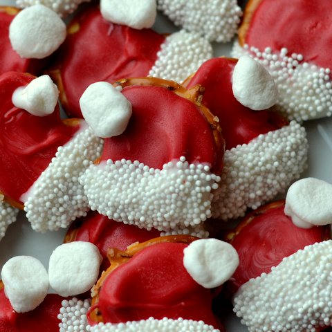 Santa Hat Pretzels. The sweet and salty taste can’t be beat but present them as a Santa hat and your guests will be ooohhhing and aaahhhing over them until they are gone. Which won’t take too long so enjoy the attention while you have it.