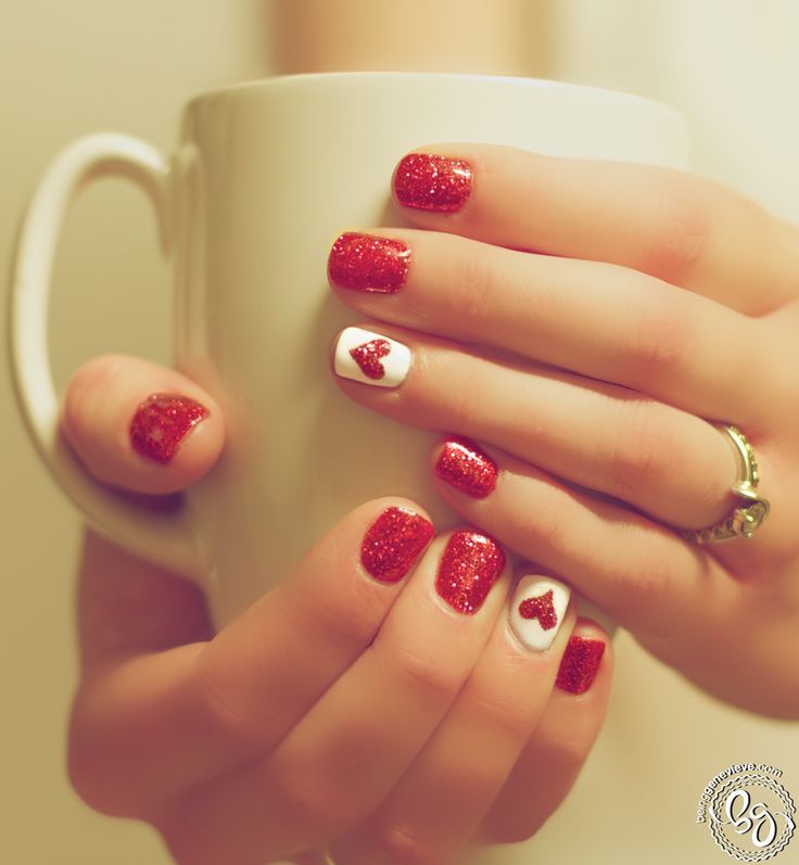 Enjoy hot cocoa together with picture perfect nails