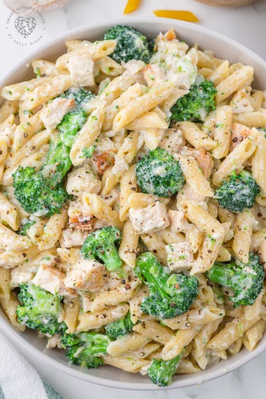 Easy, Creamy, Garlicky, Chicken and Broccoli Pasta. This chicken and broccoli pasta is something you will want to add to the menu!