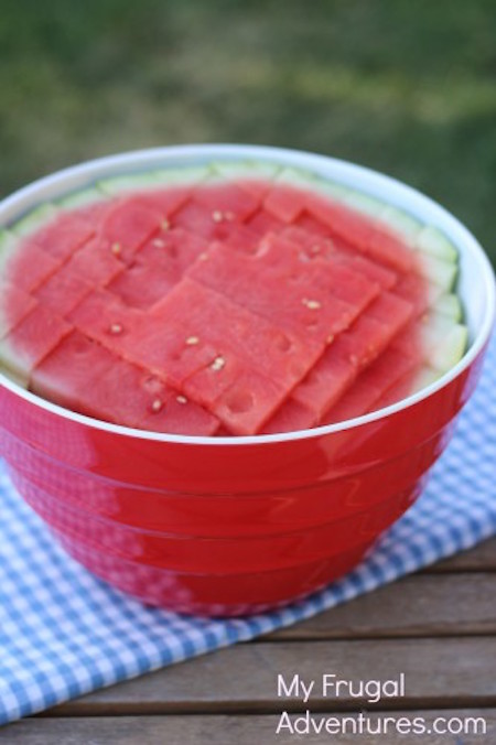 How to cut a watermelon that fits perfectly into a bowl (now that's smart!)