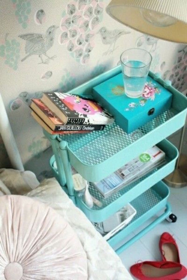 This is so brilliant! Organize your bedside with this rolling cart plus 13 Gorgeous Tidy Tips and Organization Hacks
