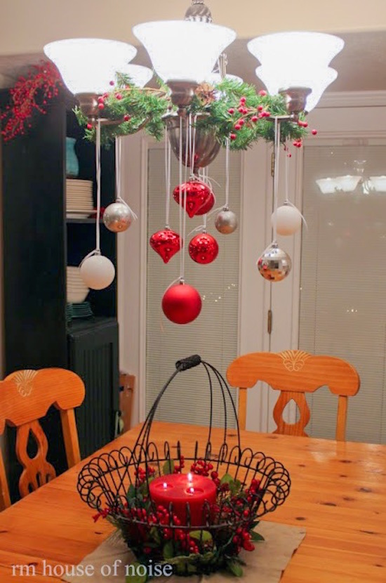 It's beginning to look a lot like Christmas! This is a really cute way to use Christmas decorations above the table instead of on the table. 