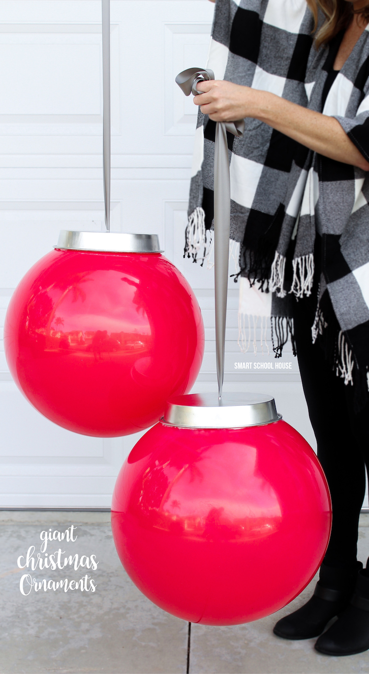 LOVE THIS!!!! Big outdoor Christmas Ornaments. Looks easy enough to do!
