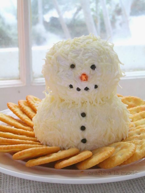 How to make an adorable Snowman Cheeseball (so cute!)