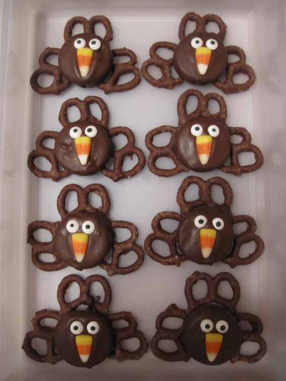 Can't wait for the actual turkey? Have yourself a pretzel turkey treat! 