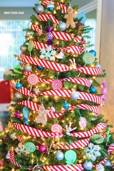 The Easiest Way to Decorate a Christmas Tree