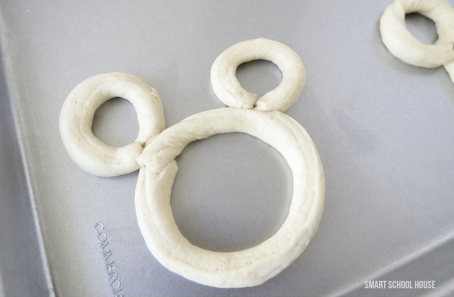 Mickey Pretzels are PERFECT for Disney lovers and Disney-themed parties. A 10-minute Mickey Pretzel recipe that is so EASY to make!