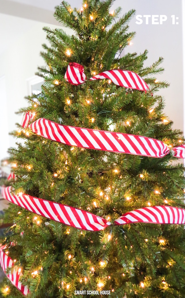The EASIEST way to decorate a Christmas tree in 3 simple steps (and on a budge!). This is so awesome! 