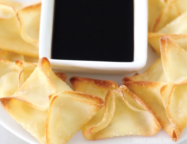 2 ingredient BAKED CREAM CHEESE WONTONS - so easy! Must try- 