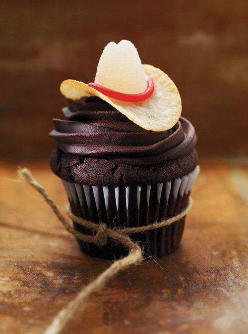 Here are some cowboy cupcakes to go along with that great cowboy cake (in the picture before this). Just use a Pringle, a gumdrop, and a Twizzler. 