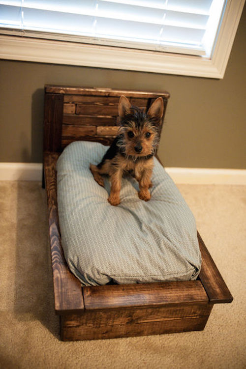 Make a wood pallet bed for your dog! So cute- 