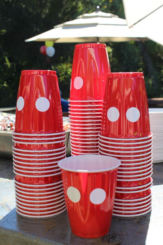 DIY cups for Mickey Mouse Clubhouse party. Put 2 circle stickers on red solo cups & a plain cup transforms into Mickey's pants!