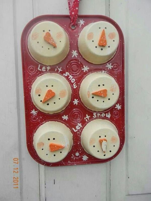 Snowman muffin tin plaque for winter