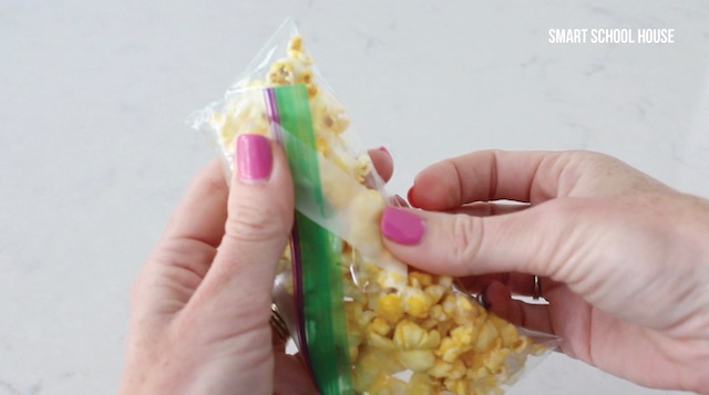 Making baggies of popcorn turn into stalks of corn. A cute DIY popcorn craft idea. 