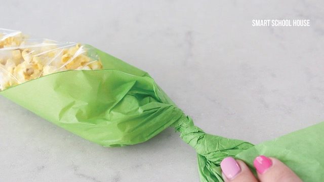 Making baggies of popcorn turn into stalks of corn. A cute DIY popcorn craft idea. 