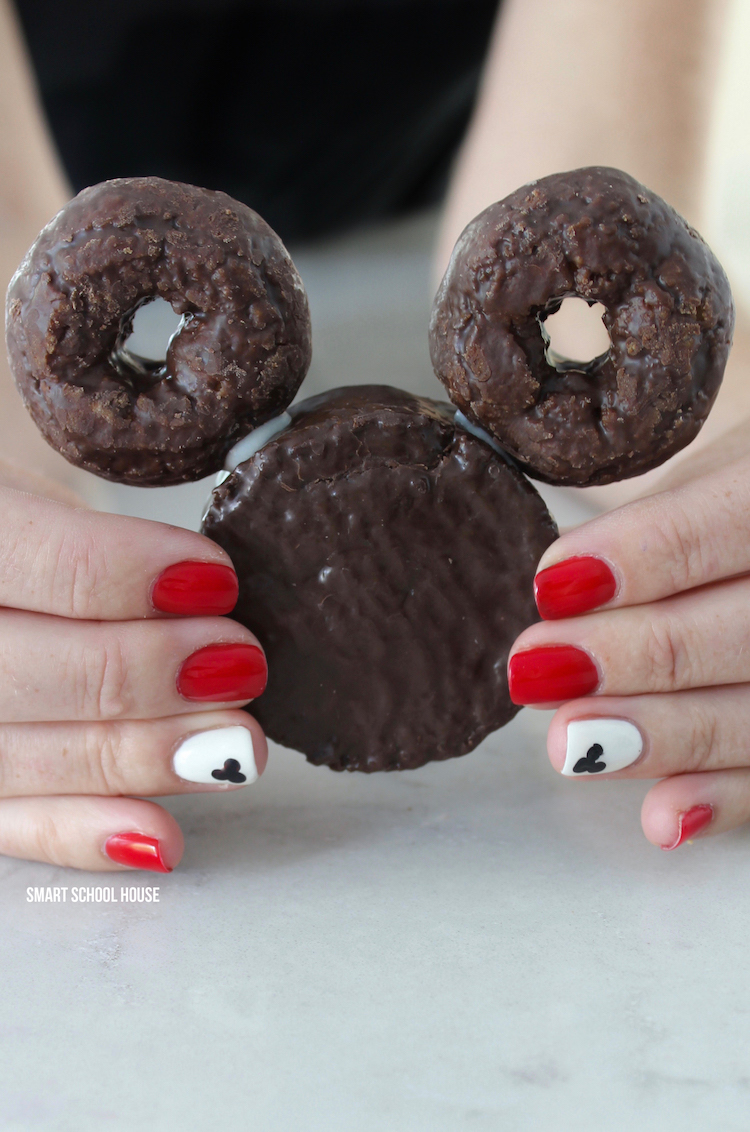 Disney Ding Dong Donuts. ADORABLE! A Mickey Mouse treat idea made with mini donuts and a Ding Dong.