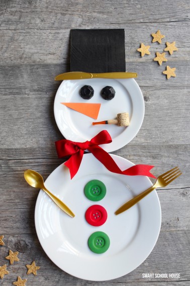 How to make a Snowman Place Setting for Christmas- ADORABLE! I can think of a few people who would love to see this waiting for them at their spot on the table.