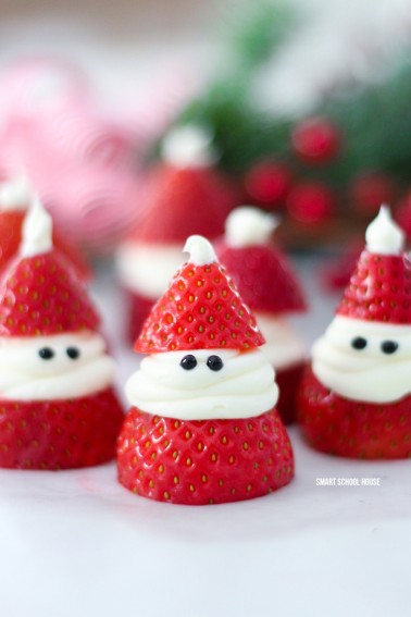 3-ingredient Strawberry Santas for Christmas! ADORABLE Christmas treat idea recipe that is delicious, so easy to make, and great for a Christmas party.