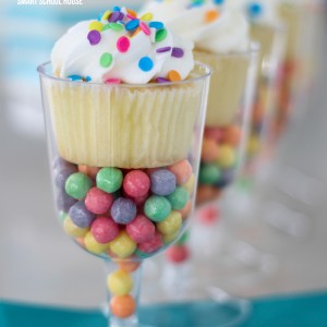 Plastic Wine Glass Cupcake Stand. So colorful! Get plastic wine glasses from the dollar store. DIY cupcake stands. Great idea!