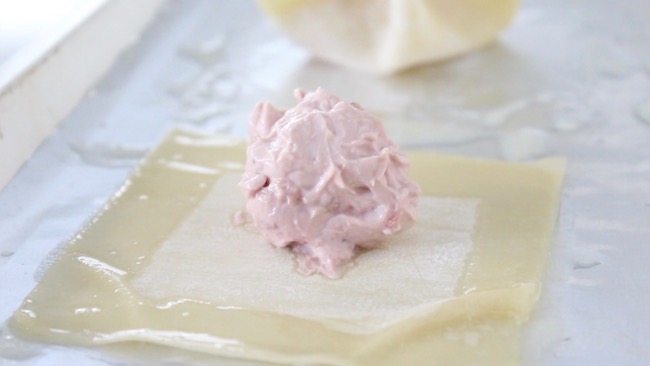 How to make Strawberry Cream Cheese Wontons - easy 4 ingredient recipe