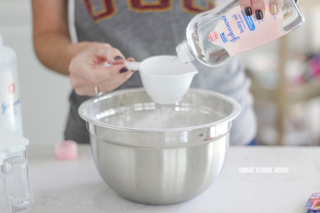 Cloud dough recipe using baby oil