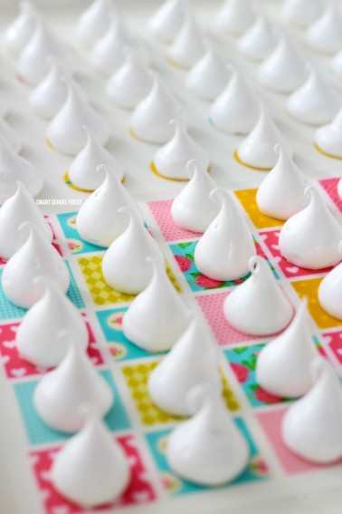 EASY DIY 3 ingredient meringue kisses with edible meringue stamps!