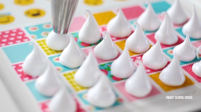 EASY DIY 3 ingredient meringue kisses with edible meringue stamps! 