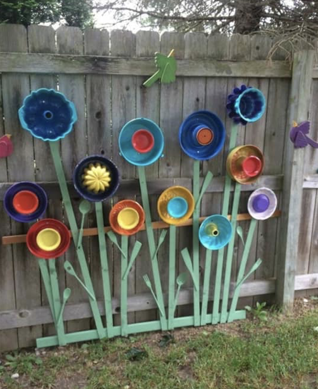 Hubcap flower garden - such a cute idea! 