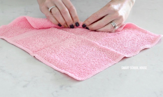 How to make wash cloth bunnies. Also called boo boo bunnies. Good baby shower idea too!