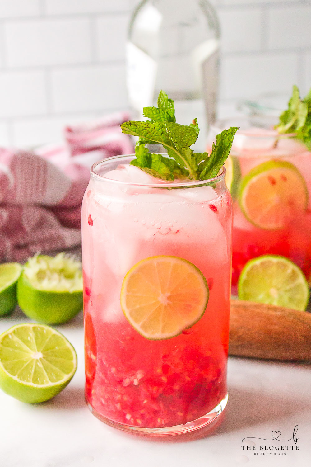 This Raspberry Mojito looks and tastes like summer! With the classic combination of lime and mint with the sweet taste of juicy raspberries.