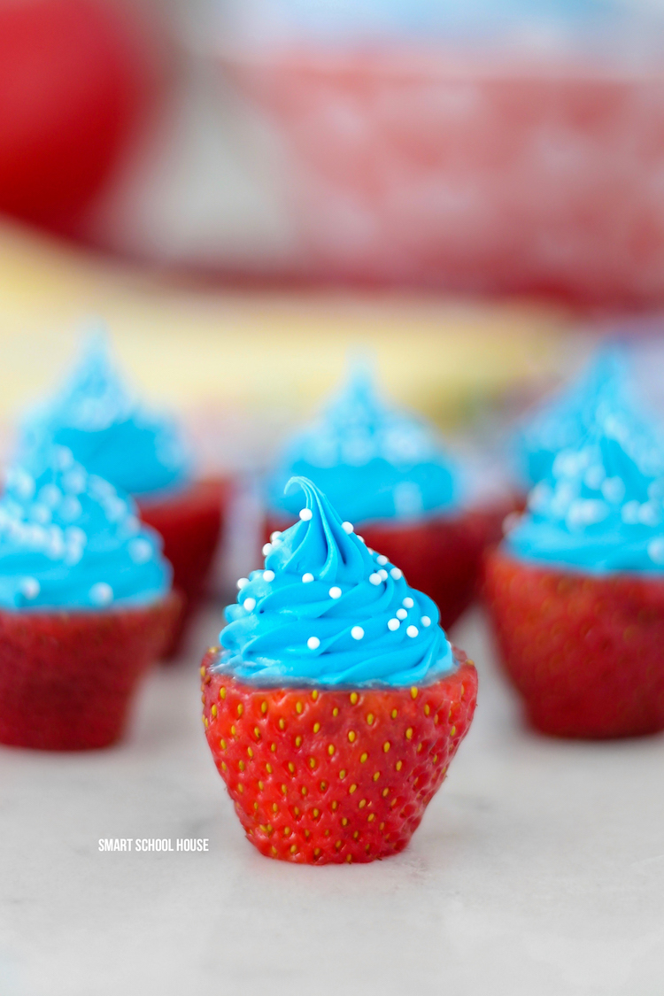 Red, White, and Blue Strawberries - Patriotic strawberry cream cheese bites. Quick, easy and delicious! 4th of July strawberries, Labor Day, Memorial Day dessert idea.