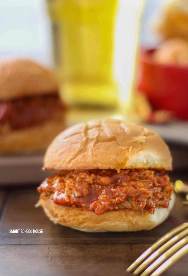 5 Ingredient Slow Cooker Pulled Pork with White Wine- Easy BBQ crock pot recipe that is tender, delicious and everyone always loves it!