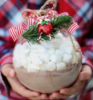 Ornament filled with Hot Chocolate - mix hot cocoa in a large plastic ornament then add mini marshmallows on top for a quick and easy DIY Christmas gift.
