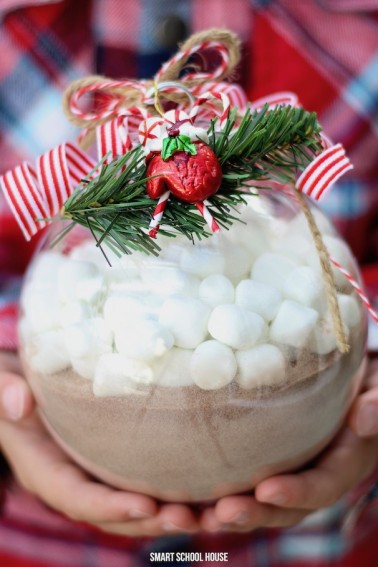 Ornament filled with Hot Chocolate - mix hot cocoa in a large plastic ornament then add mini marshmallows on top for a quick and easy DIY Christmas gift.