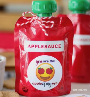 You are the Apple of My Eye Applesauce Valentine. How cute are these applesauce squeeze pouches?! Gluten free, nut free, dairy free, and ORGANIC Valentine idea. Free printable. Emoji with apple eyes. #ValentinesDay #DIYValentine #glutenfree #nutfree #dairyfree #organic