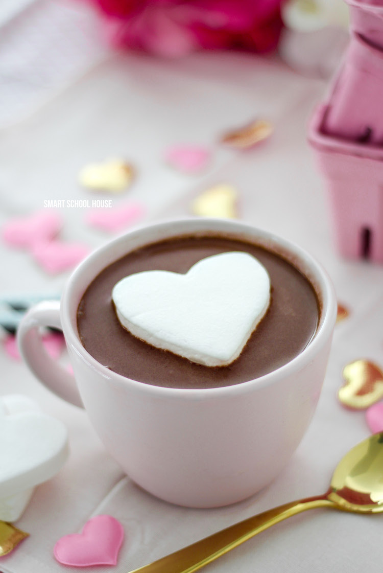 Heart Marshmallow in Hot Chocolate for Valentine's Day. #ValentinesDay #ValentinesDay #ValentinesDayDessert #hotchocolate #marshmallows