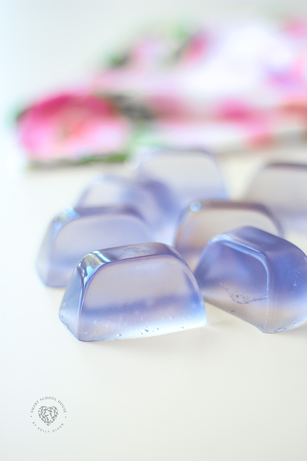 SOAP JELLIES! Wiggly, jiggly, foaming soap cubes that smell SO GOOD! Can be used in the bath, shower, or as hand soap. These are fun to make and even fun to use! #SoapJellies #lavender #BathJellies