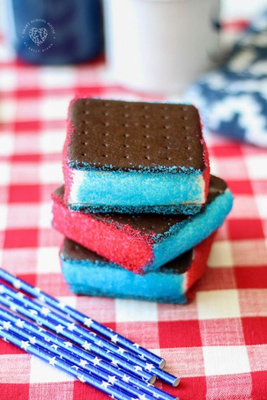 Square Ice Cream Sandwiches with Red, White, and Blue Sprinkles for the 4th of July, Memorial Day, or any patriotic party! #redwhiteandblue #patriotic #icecreamsandwich #patrioticdesserts #4thofJuly