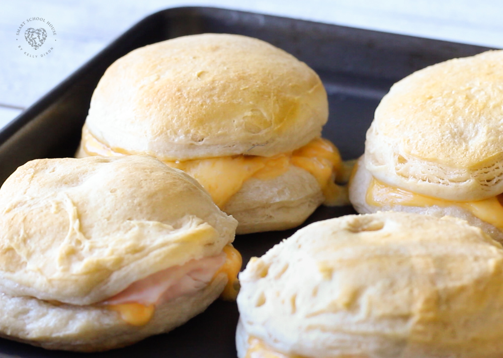 Turkey and Cheese Biscuits - light and flakey biscuits separated in between ooey gooey cheese and turkey (or ham!). These will be gone in no time! #lunch #dinnerideas #easydinner #snackideas