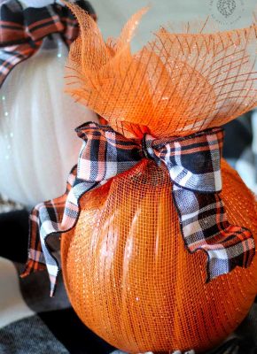 Pumpkins Wrapped in Mesh. A no-carve pumpkin decorating idea!I love how the pumpkins sparkle and look all dressed up without any carving. #pumpkindecor #decoratingwithpumpkins #DIYHalloweenDecorations #DecoMeshPumpkin