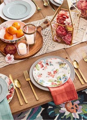 Gorgeous Fall Decorations. Bolds, golds, wood, and flowers. #falldecor #falltable #falldecorations #thanksgivingdecor