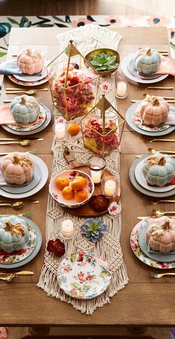 Gorgeous Fall Decorations. Bolds, golds, wood, and flowers. #falldecor #falltable #falldecorations #thanksgivingdecor
