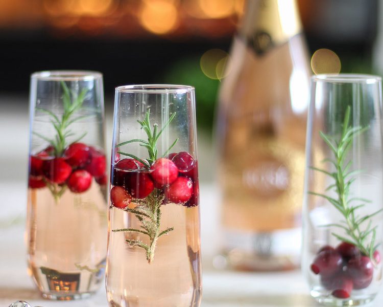 Christmas Sparkling Rose & Delicious Appetizer Idea #ChristmasDrinks #ChristmasCocktails #ChristmasAppetizers #ChristmasPartyIdeas